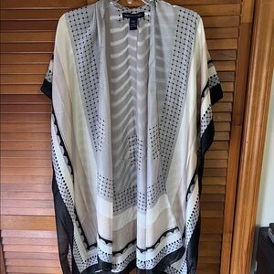 Adrienne Vittadini Black and White Geometric Wrap Kimono